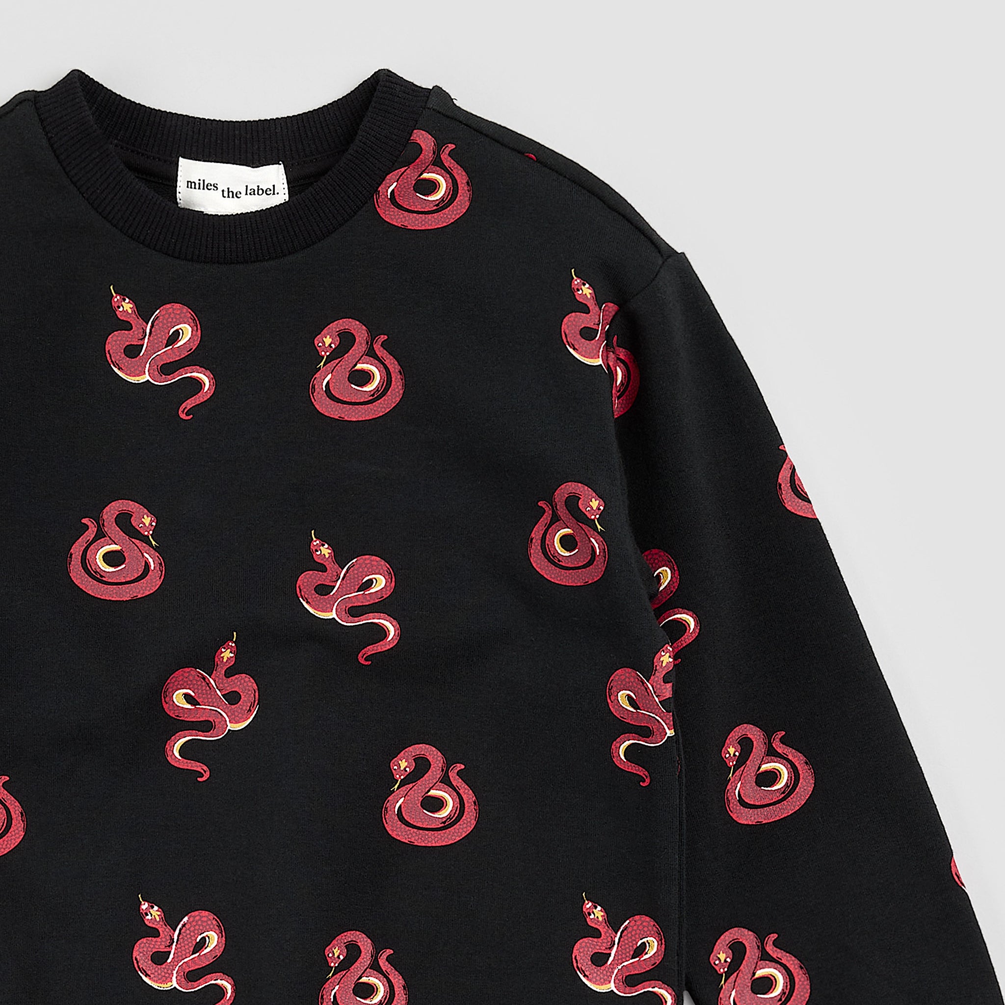 25RMW04T01_crop_2048x.jpg?v=